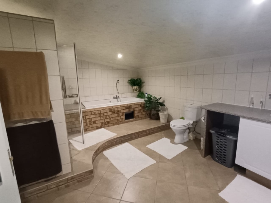 4 Bedroom Property for Sale in Mooinooi North West